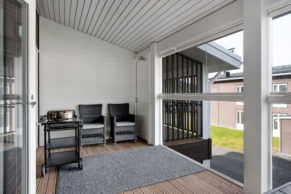 Inglasad balkong med elgrill - Exempelbild